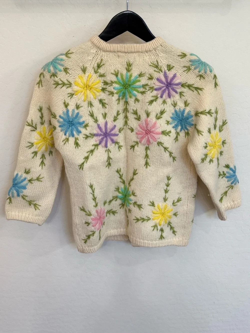 Vtg 60s 70s Hand Loomed 100% Virgin Wool Floral Embroidered Cardigan Sweater S/M - Picture 5 of 9